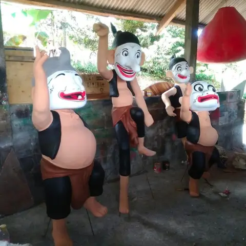 Patung punakawan wayang